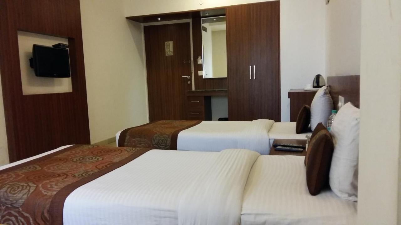 Hotel Le Castle Rudrapur Extérieur photo