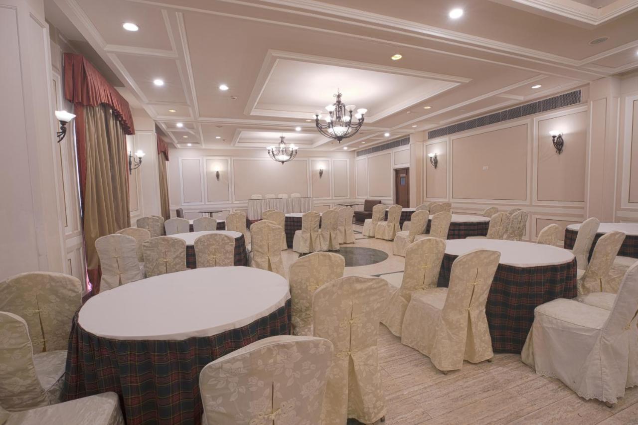 Hotel Le Castle Rudrapur Extérieur photo