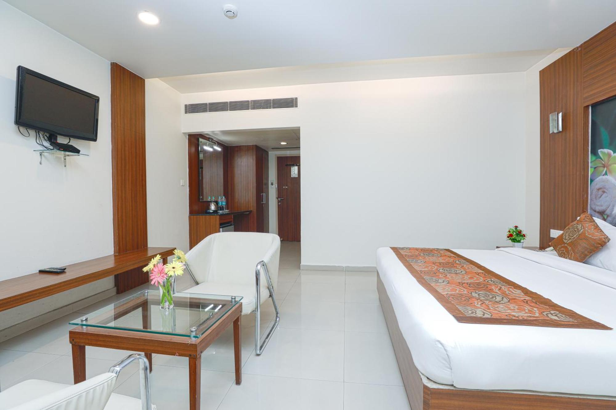 Hotel Le Castle Rudrapur Extérieur photo