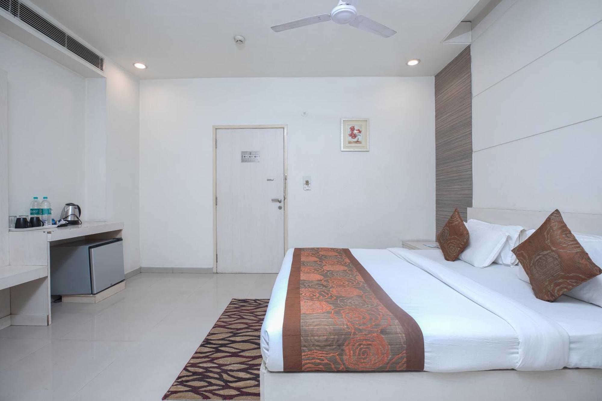 Hotel Le Castle Rudrapur Extérieur photo
