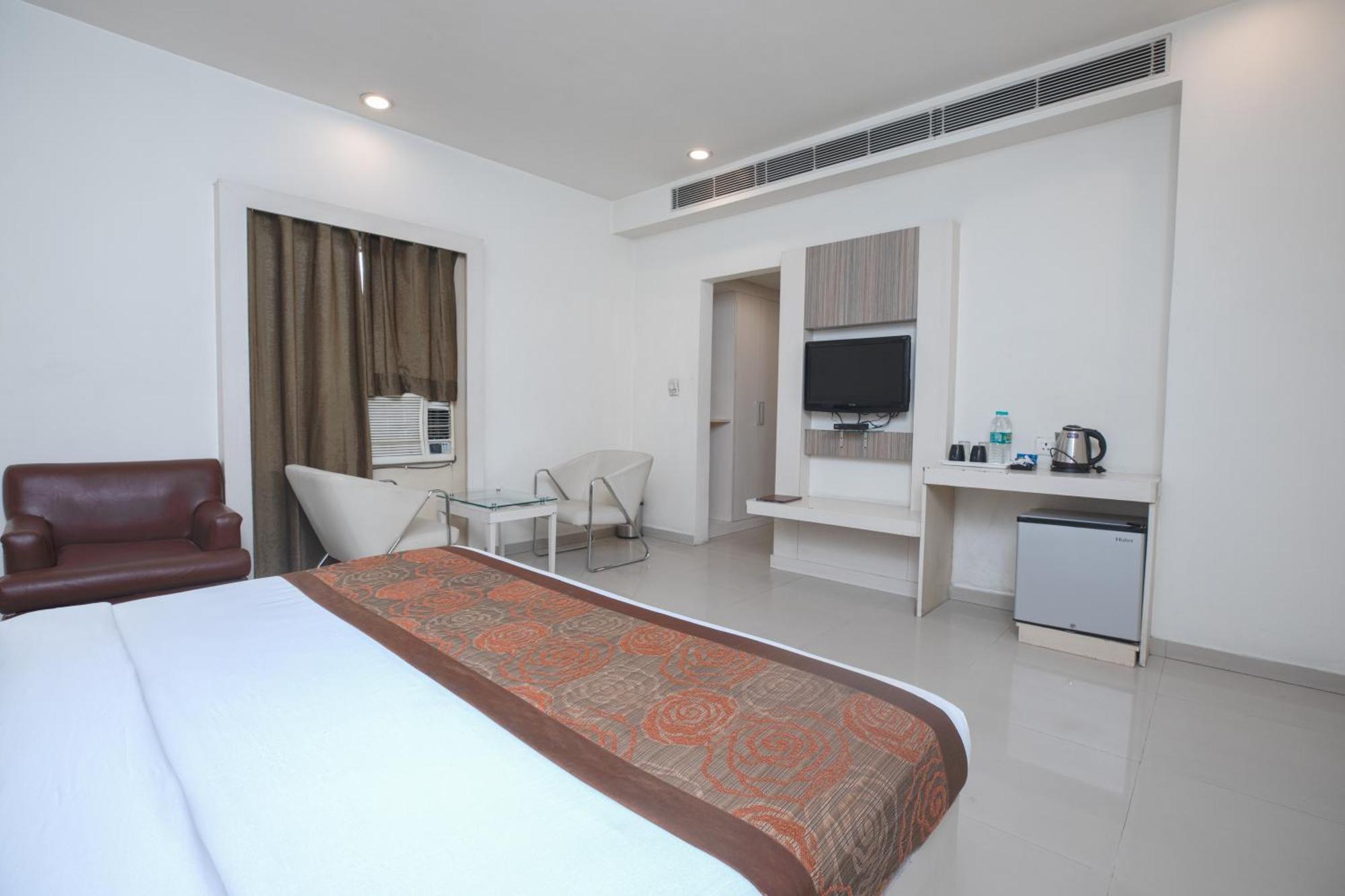 Hotel Le Castle Rudrapur Extérieur photo